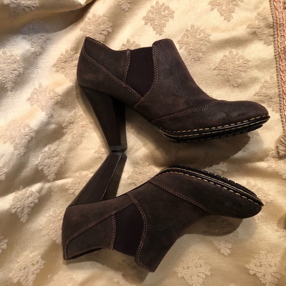 Sofft Brand Simola Chocolate Brown Distressed Suede Leather Booties - Picture 4 of 13